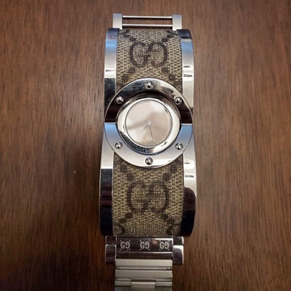 Gucci women’s swirl watch quartz sapphire crystal